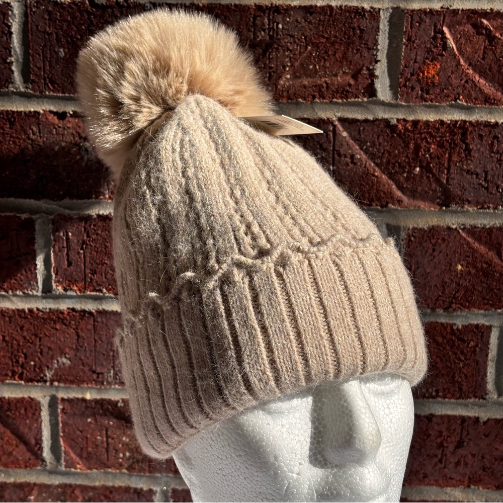 NWT Cedarwood Threads Cozy Beige/Tan Knit Pom-Pom Beanie One Size